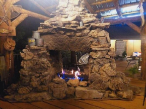 Stonegate Lodge Bed, WIFI, 50in Roku TV, Salt Water Pool Room #109